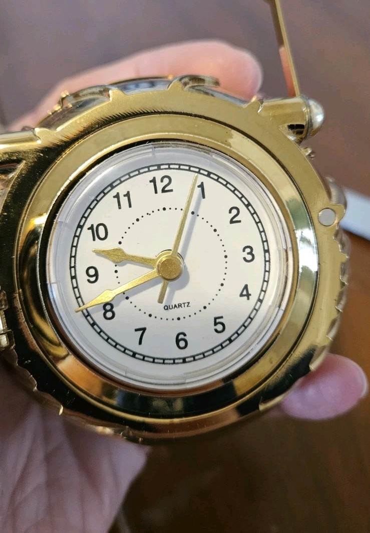 Harry Potter Golden Snitch Desk Quartz Battery Clock Untested