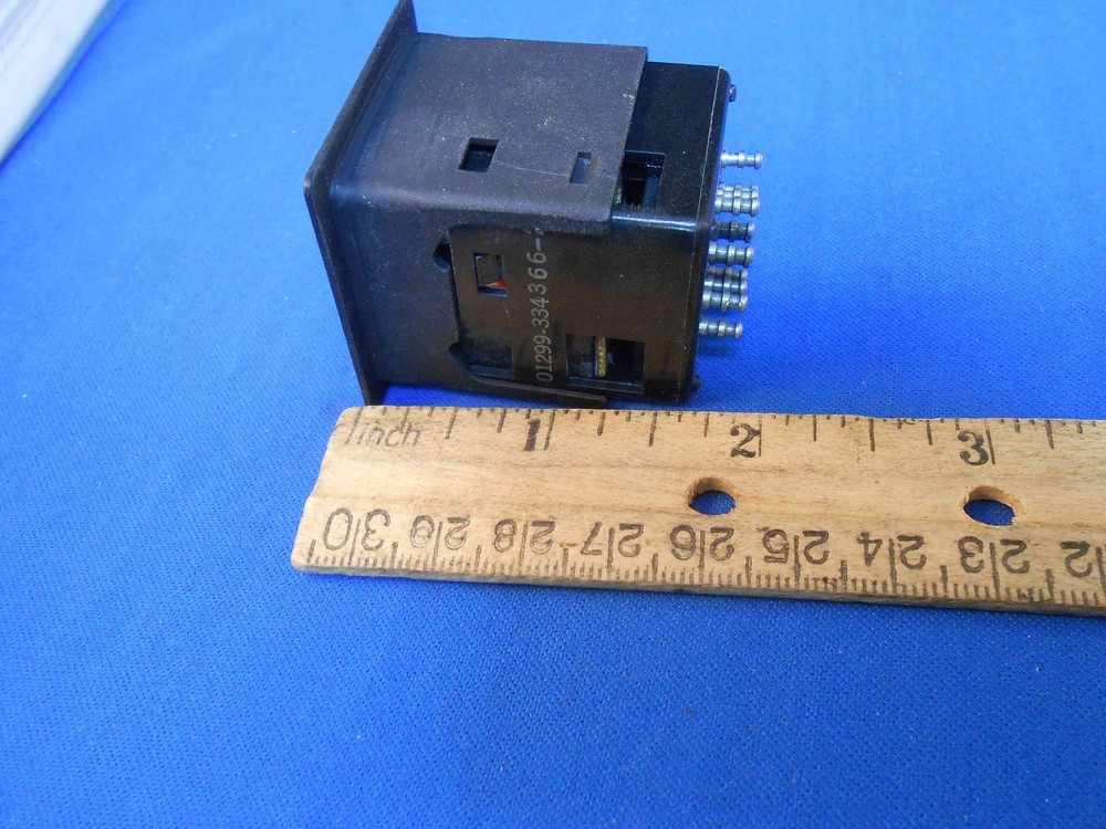 334366-2 MICROSWITCH PUSH SWITCH LIGHT IND. NEW OLD STOCK