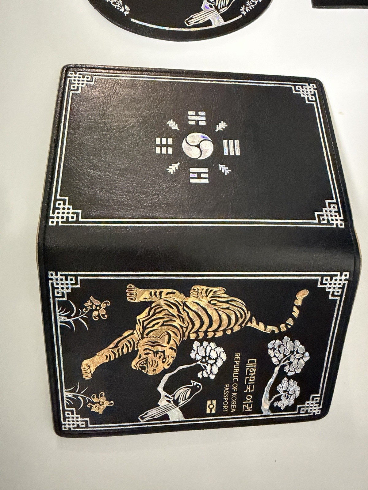 NWT Luxury Demon Hunters Hojakdo Korean Tiger Mother-of-Pearl Art Passport Case