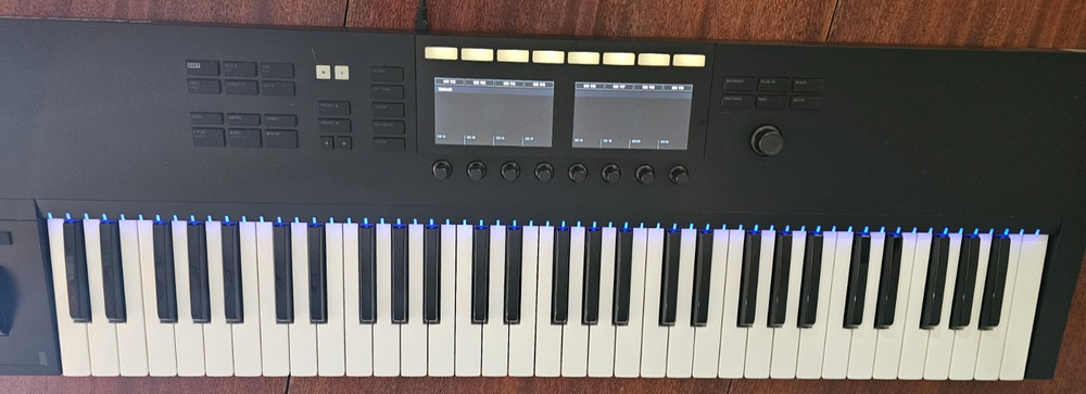 Native Instruments Komplete Kontrol S61 MK2 61 Key Keyboard Controller EUC Works