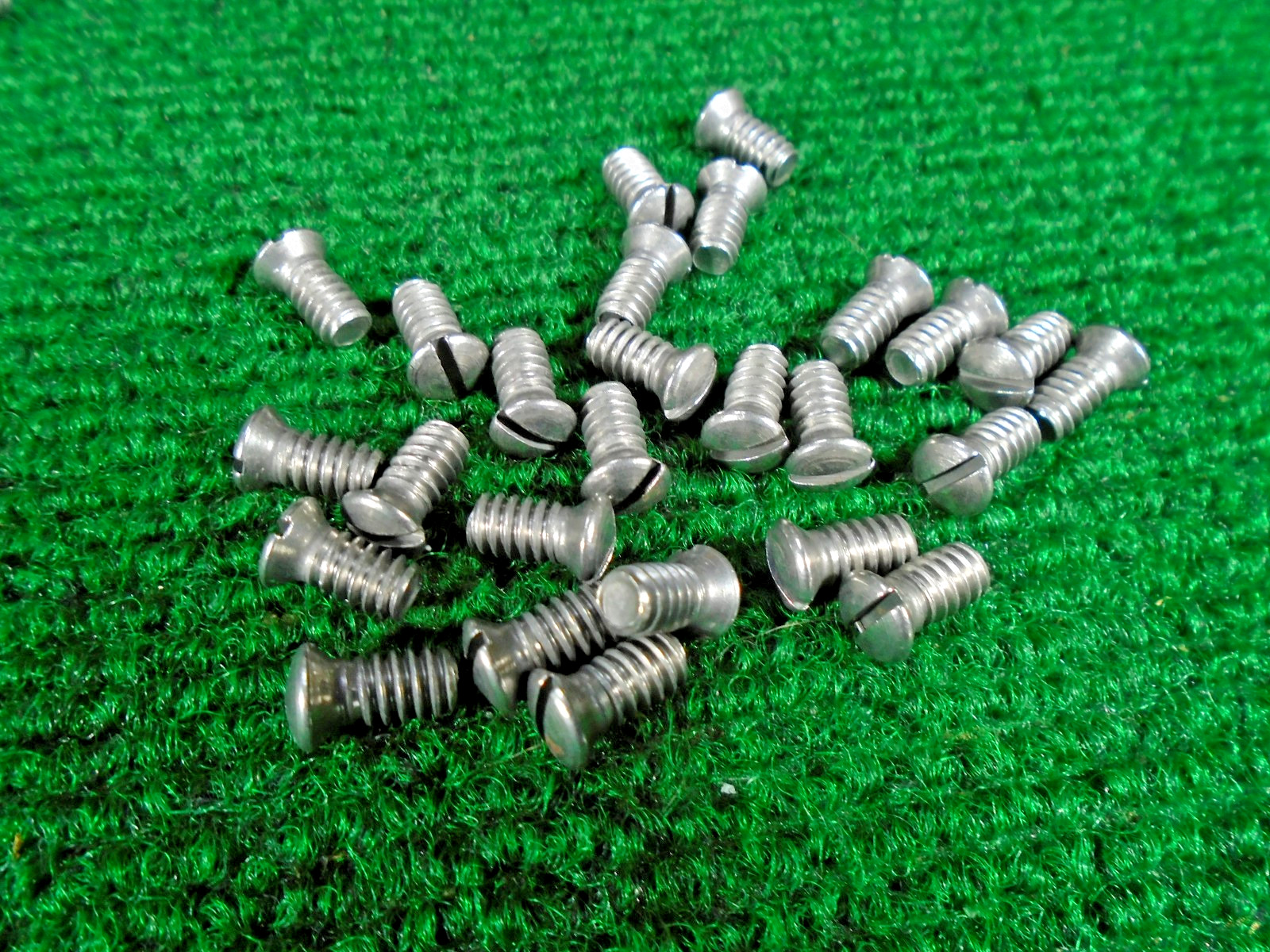 Vintage NOS Door Knob Side Knob Screws in Bulk 25 Count - 10-24 by 1/4   (40000)