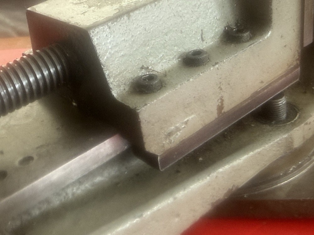 Clausing 8520 Milling Machine 8636 Vise With Enco Parallels