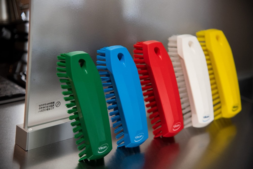 Red BrushScrubMedium7"PP/PBT 3587