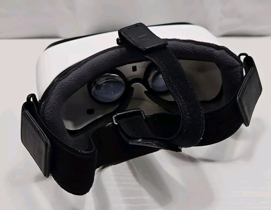 Samsung Gear VR Oculus SM-R322 Virtual Reality Headset