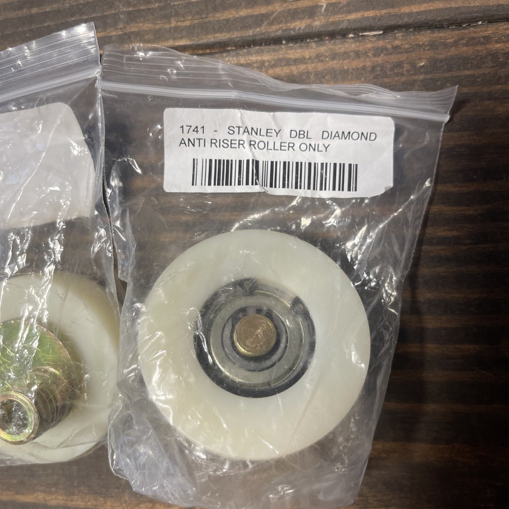 Stanley hardware 413936 Double Diamond Anti Riser Roller Only