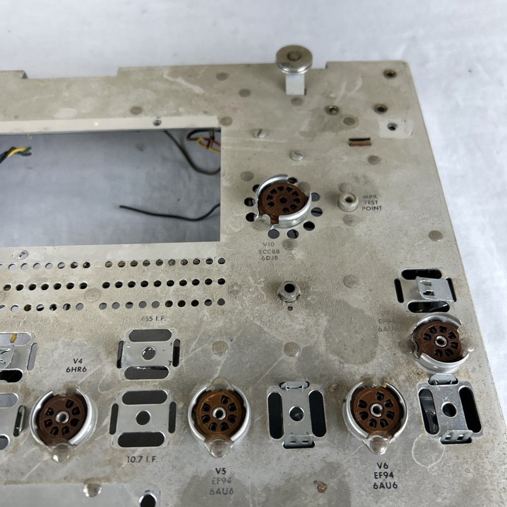 Fisher R-200 Chassis