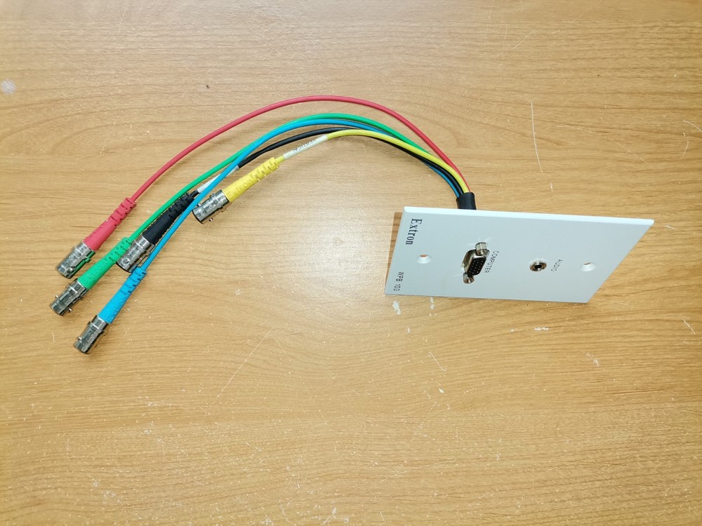 EXTRON WPB 103 computer connect plate with cables