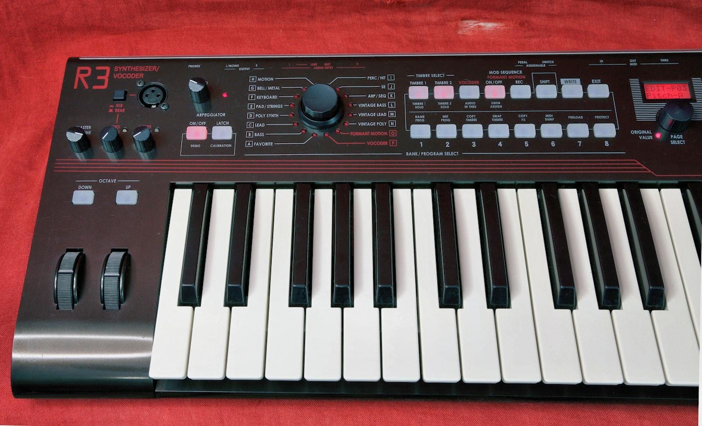 KORG R3 Keyboard Analog Modeling Synthesizer and Vocoder Very Nice