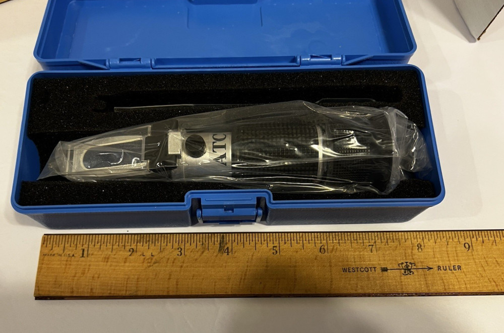 Portable Refractometer ATC LEC115 New in Case & Box