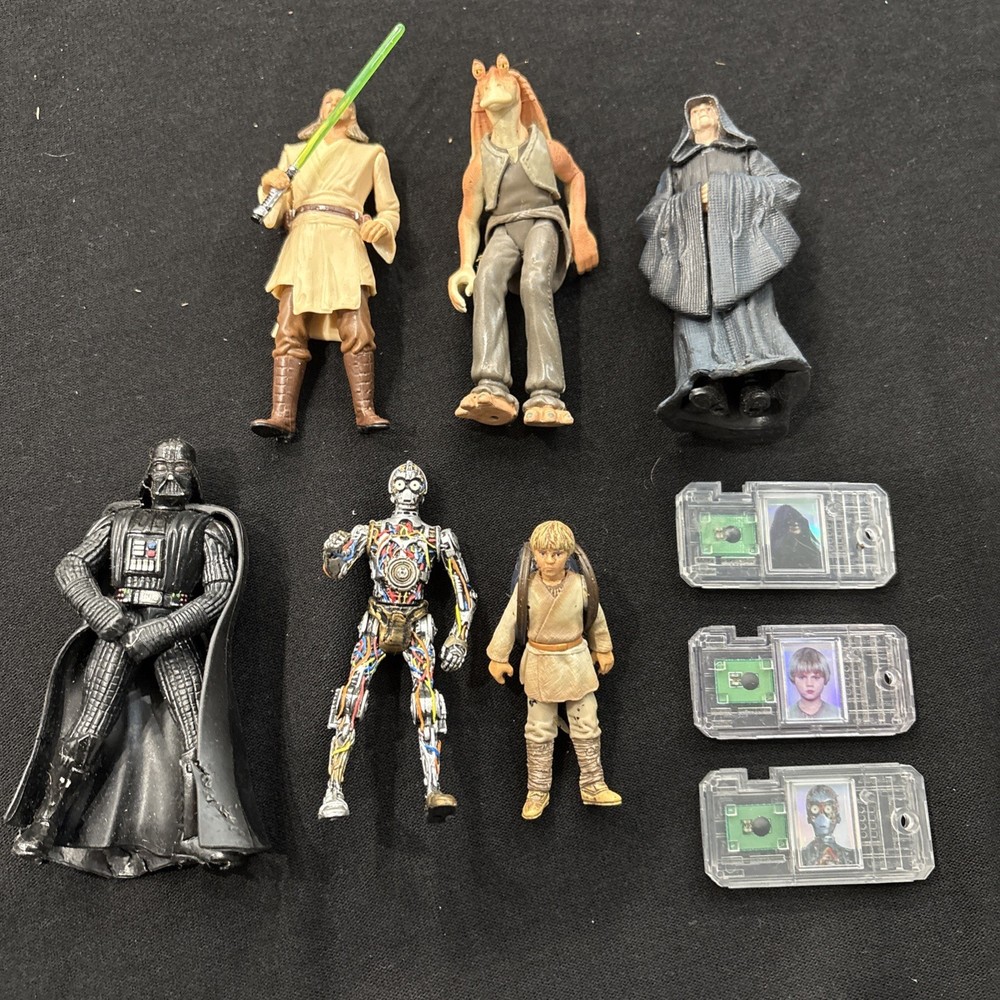 6 Star Wars Figurines & 3 CommTech Chips