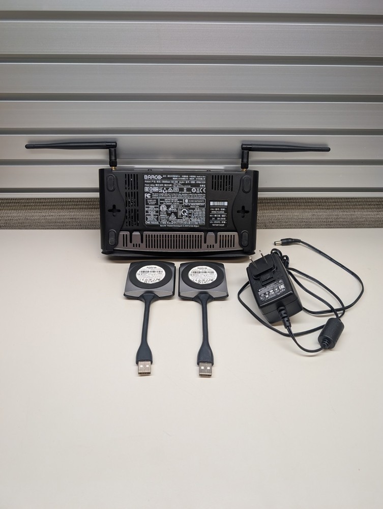 Barco ClickShare CSE-200 Wireless Presentation System w/2 Clickshare Buttons!!