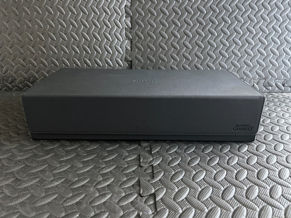 Ultimate Guard Black Superhive 550+ Deck Case