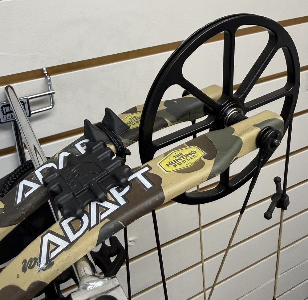 Bear Archery Compound Bow With ADAPT Cam System (A1G011659)