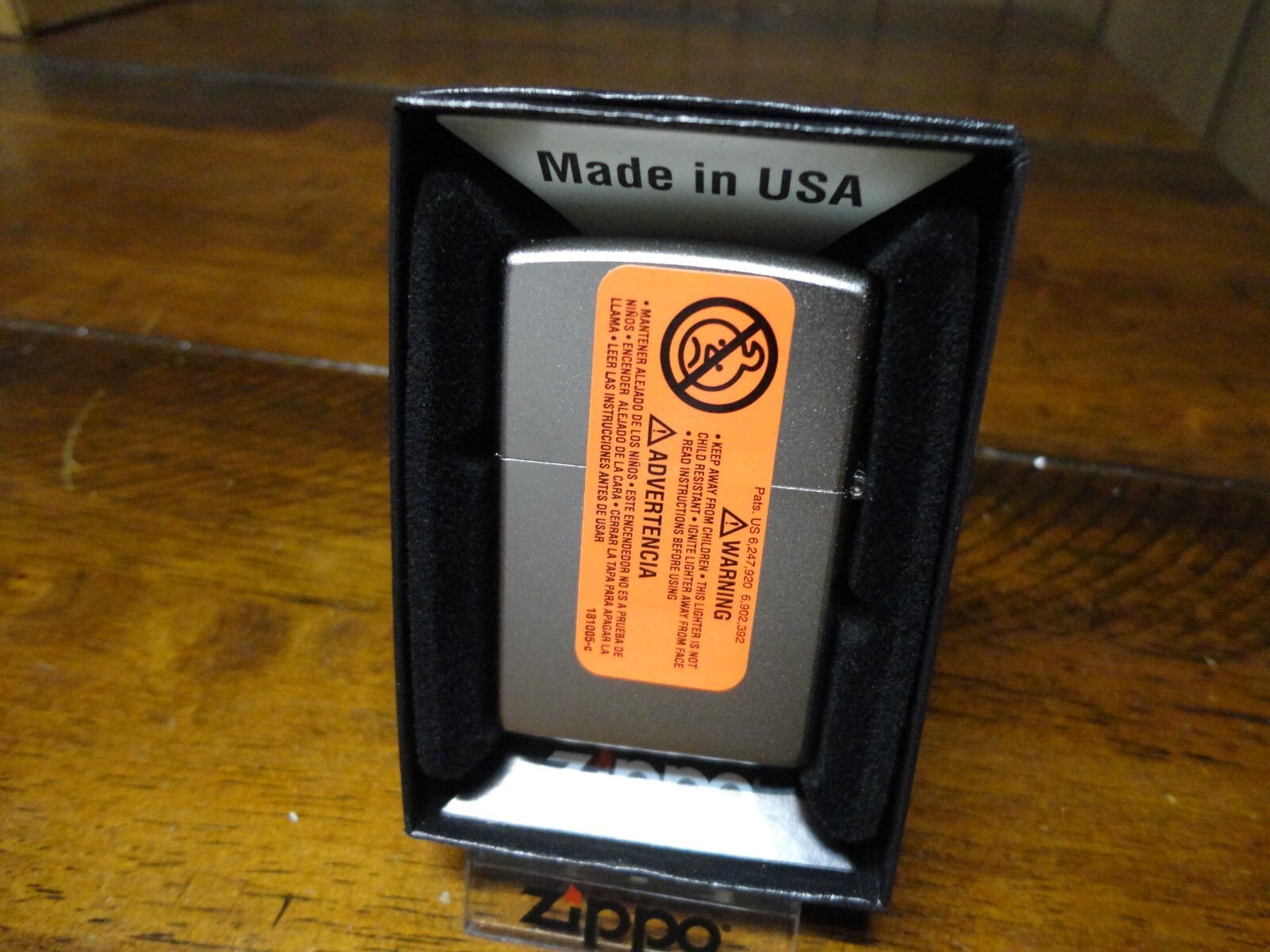 LUCKY 777 JACKPOT SLOT MACHINE ZIPPO LIGHTER MINT IN BOX
