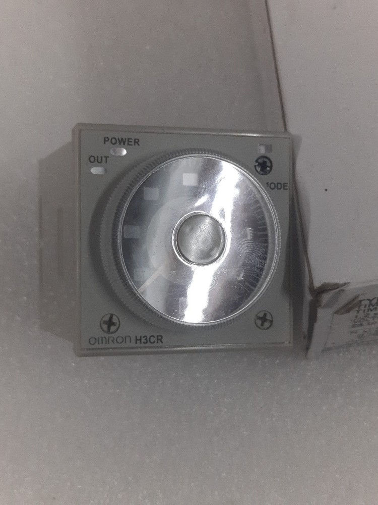 OMRON H3CR-A TIMER