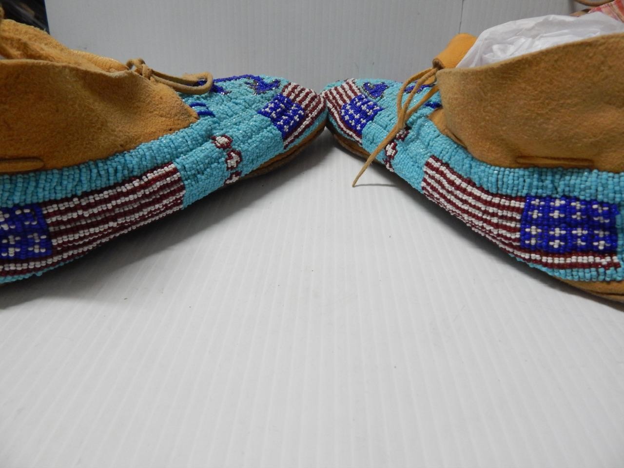 VINTAGE SOUTHERN ARAPAHO INDIAN USA FLAG + MARINER BEADED MOCCASINS - HARD SOLES