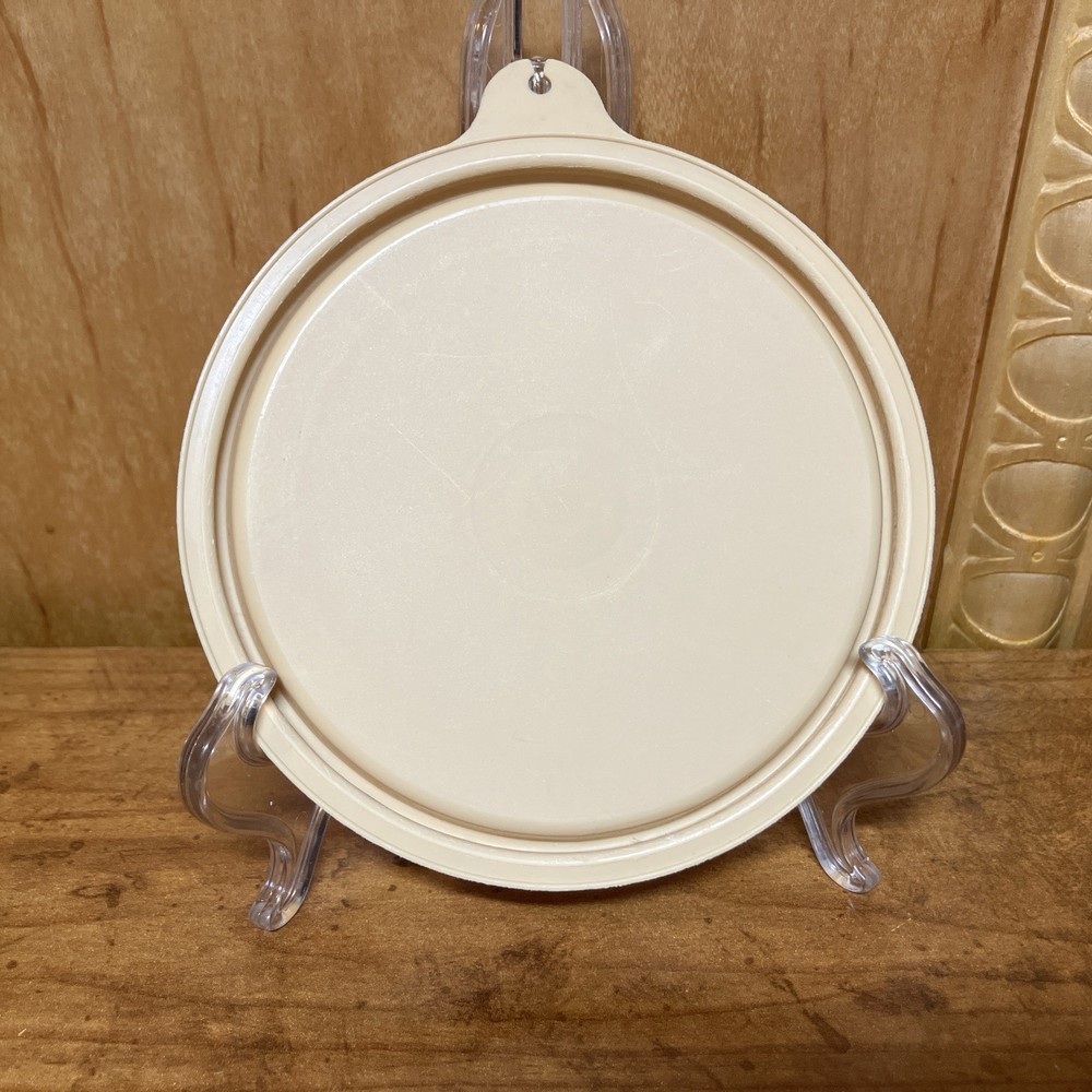 Tupperware Replacement Lid # 215, A Tab, Tan/Beige, Pre-Owned