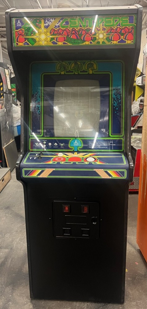 CENTIPEDE ARCADE MACHINE by ATARI 1981 (Excellent Condition) *RARE*