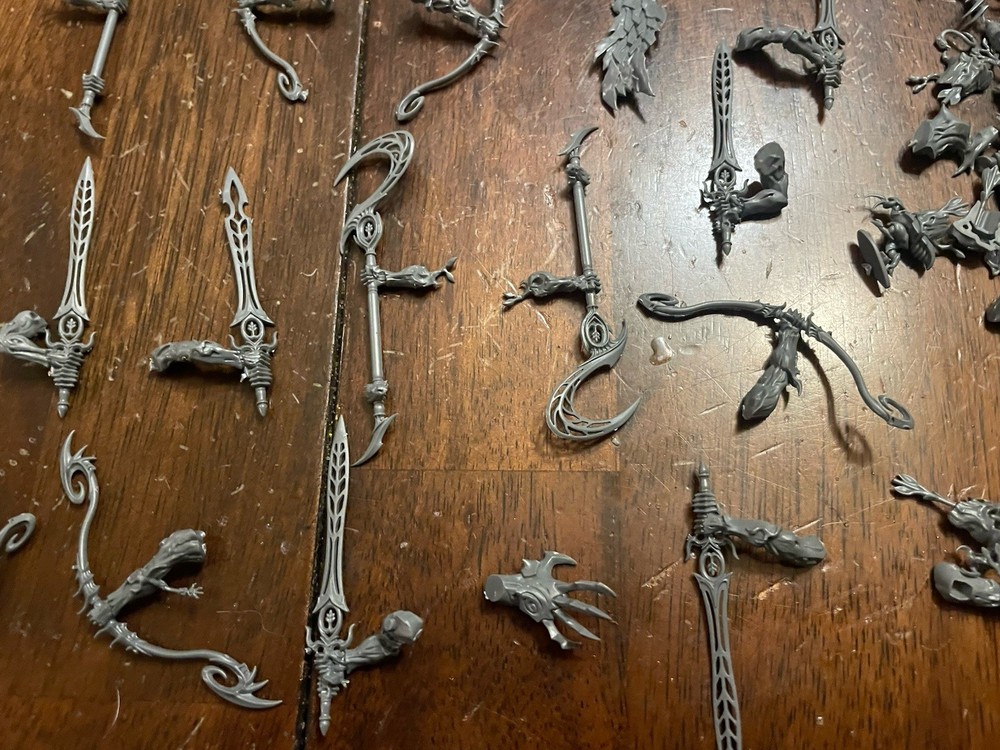 Sylvaneth - Kurnoth Hunters - Greatswords Arms Shoulders + Bits. S2￼