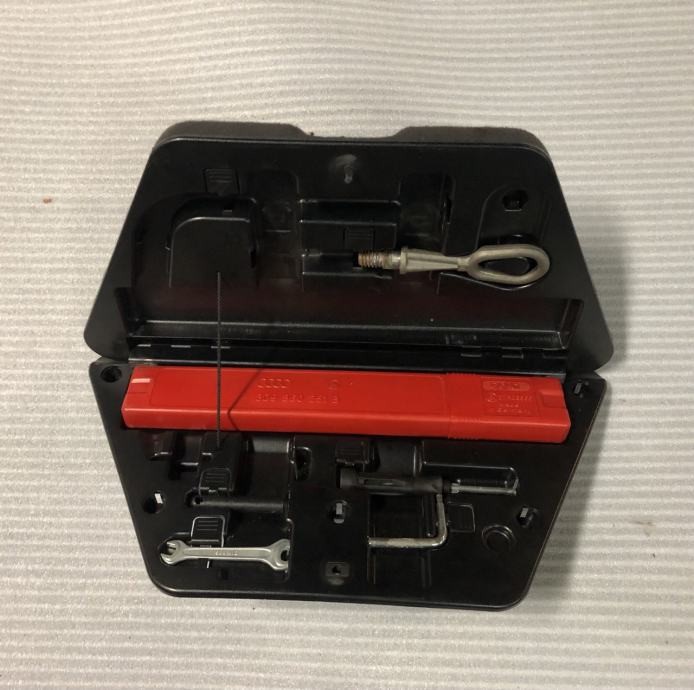 A8 D3 Tool Kit Wheel Wedge AUDI 4e0012123 8D9860251 Triangle