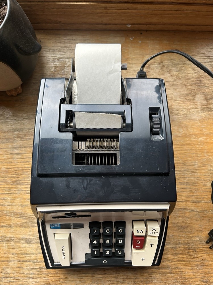 Commodore 207CB Electronic Adding Machine Awesome Color Scheme Powers On Used