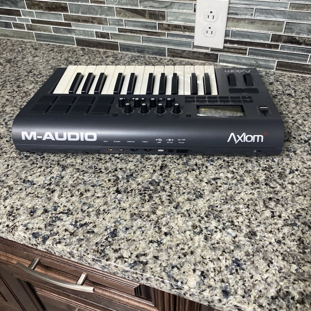 M Audio Axiom 25 Keyboard/Controller No Cord to test