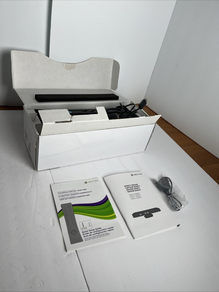 Microsoft Xbox 360 Kinect Sensor Model 1414 Motion Camera w/ Box Manuels, Etc