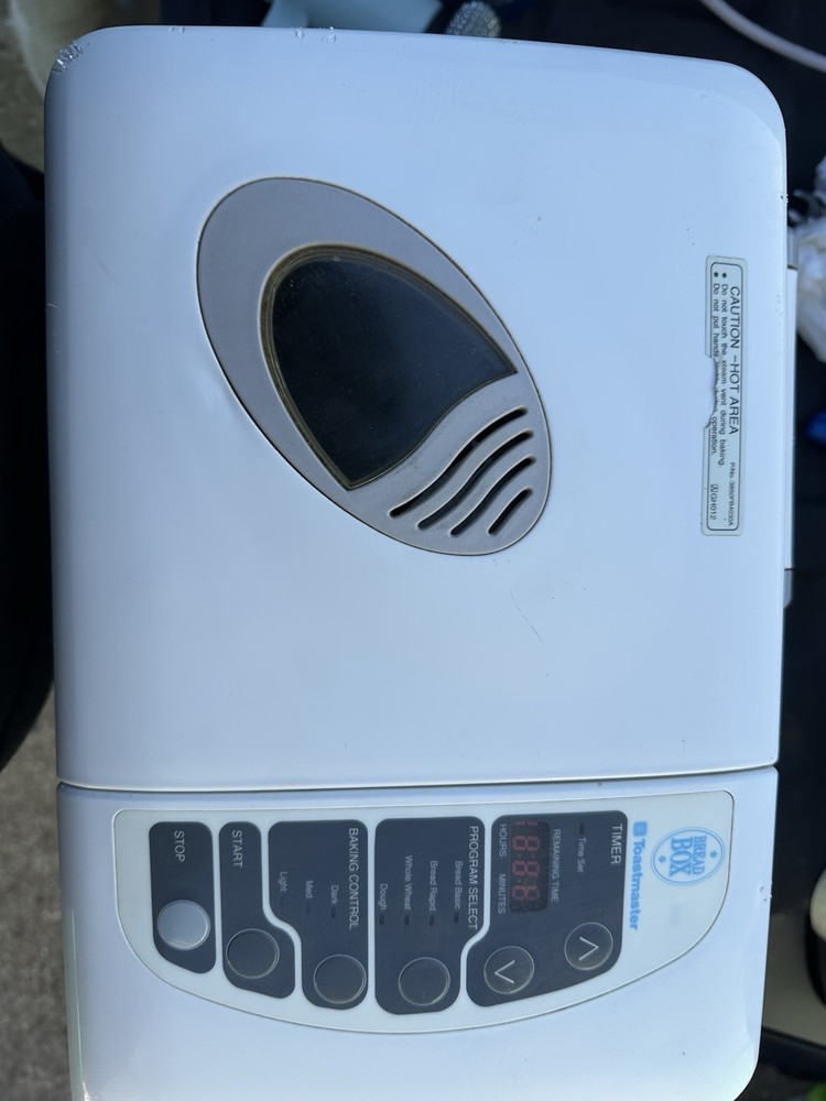 Toastmaster Bread Box Bread Machine White LCD Timer Whole Wheat Rapid Bake