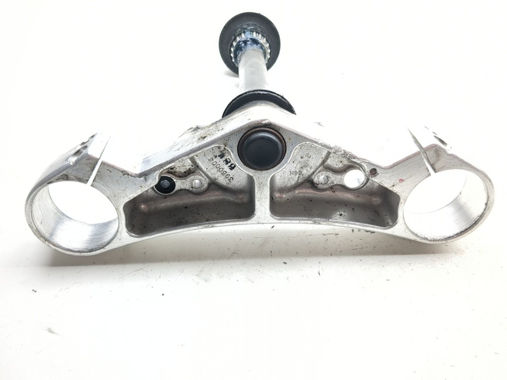 04-09 Triumph Rocket 3 III Front Lower Triple Tree Yoke Stem Clamp Bottom