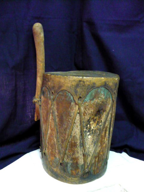ANTIQUE AMERICAN  SOUTHWESTERN NAVAJO OR PUEBLO INDIAN  DRUM