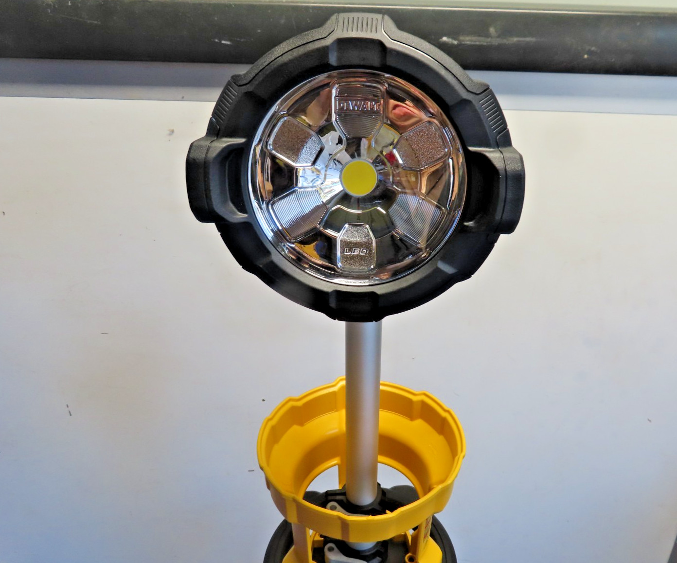 Dewalt DCL079 20v Max Cordless Tri-Pod LED Job Site Work Light (Tool Only)