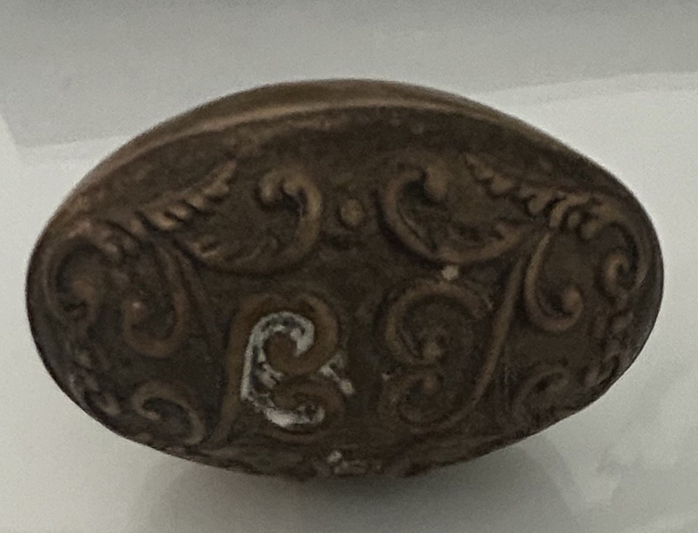 VICTORIAN/EASTLAKE SOLID BRASS DOOR KNOB/DRAWER PULL.