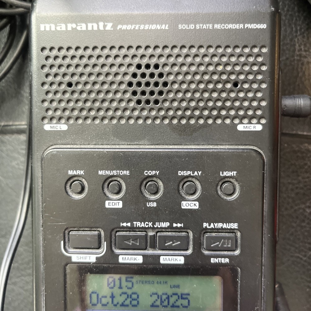 Marantz PMD 660 recorder with 5V power supply