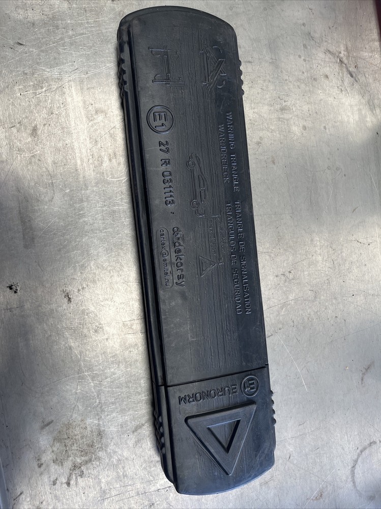 UNIVERSAL WARNING TRIANGLE 27R 031113