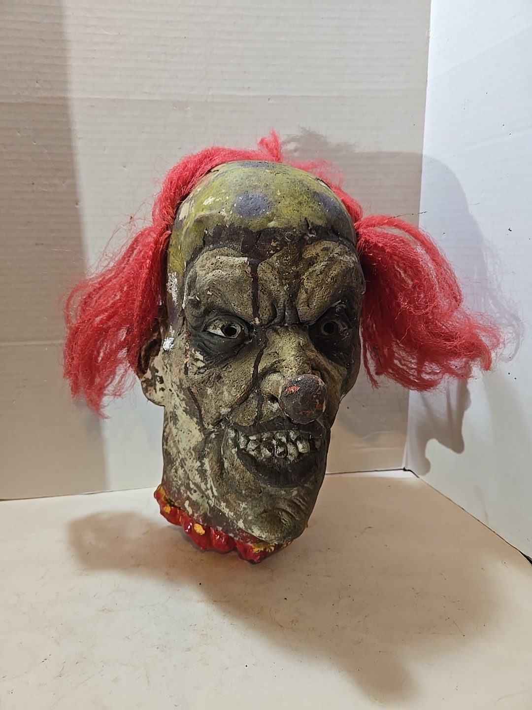 Life Size Decapitated Severed Realistic CLOWN HEAD Halloween Prop Decoration