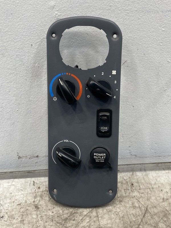 2004 Freightliner Columbia Climate Control (718-11338)