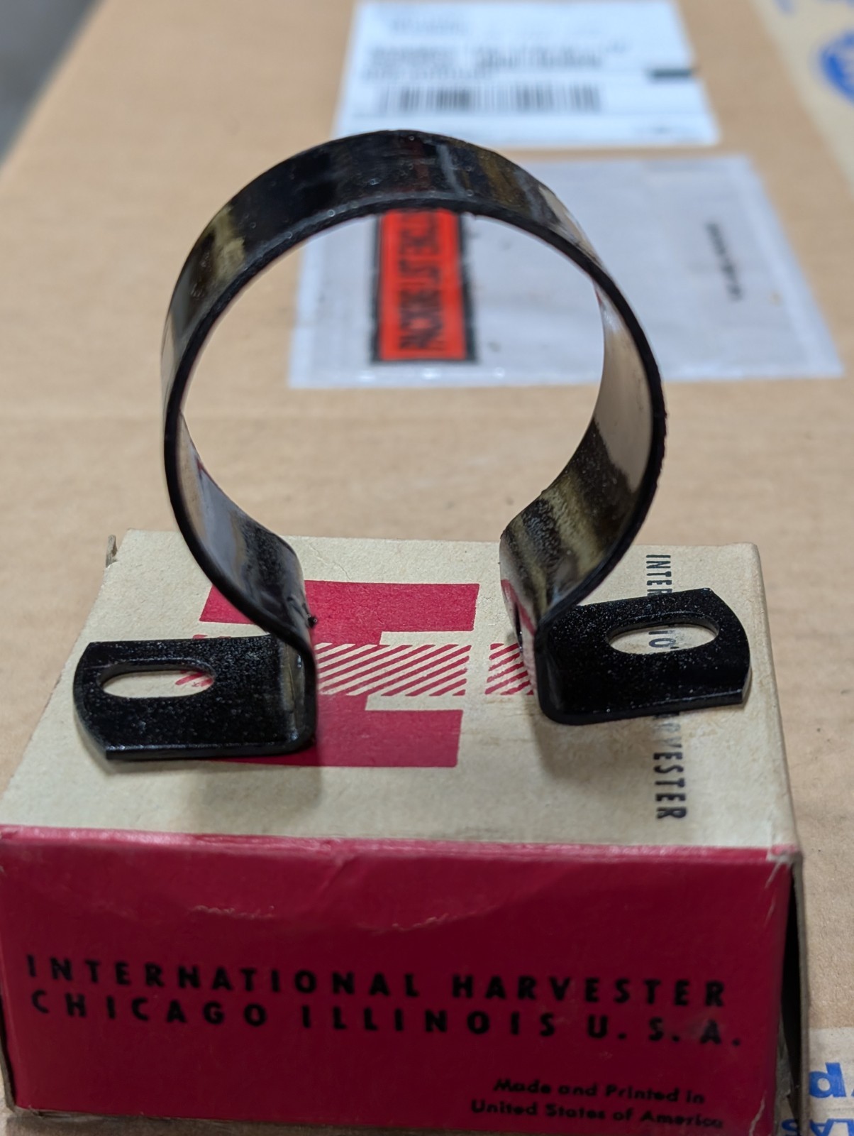 NOS IH International Harvester 353889R1 Coil Clamp In Original Box