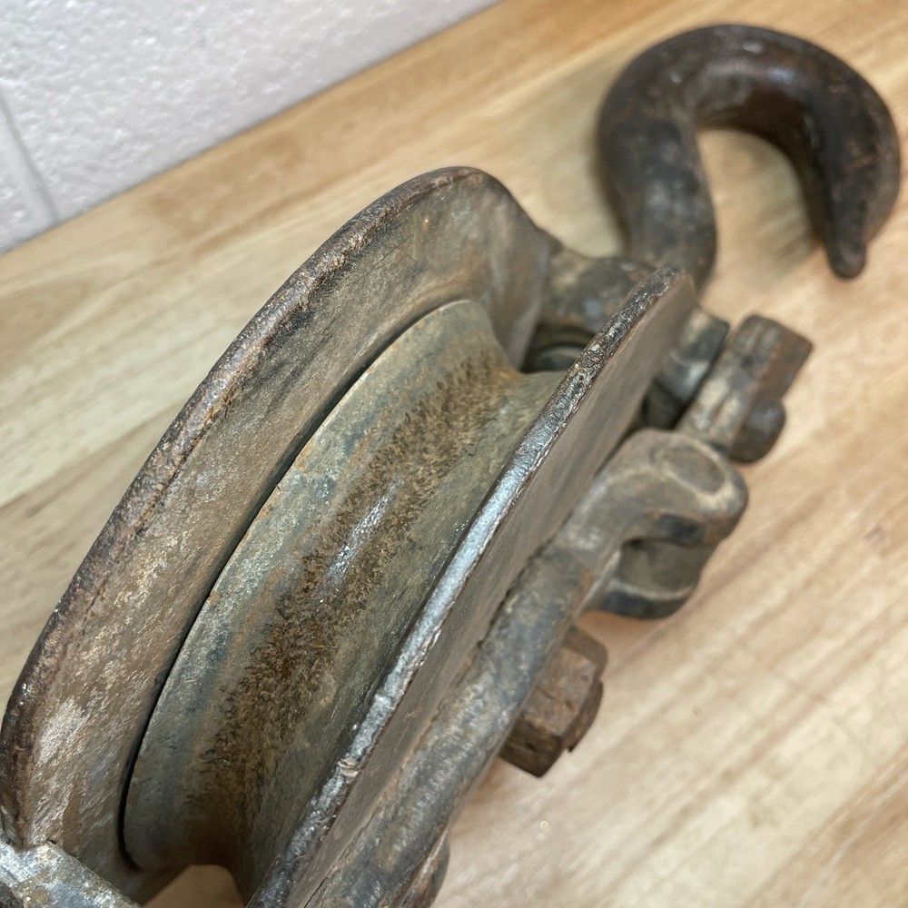 Industrial Snatch Block Solid Iron Pulley - 45lbs