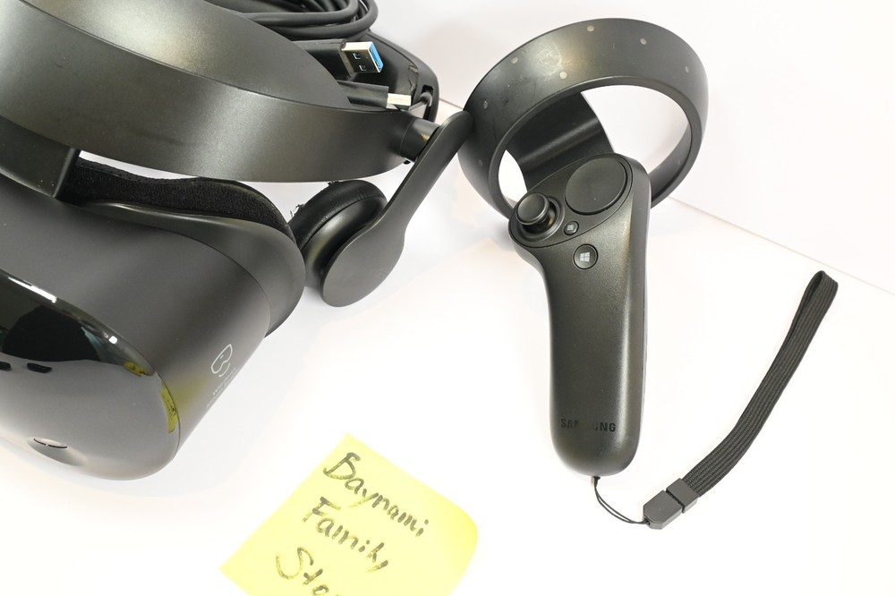 Samsung HMD Odyssey Windows Mixed Reality Headset + 2x Controllers Set