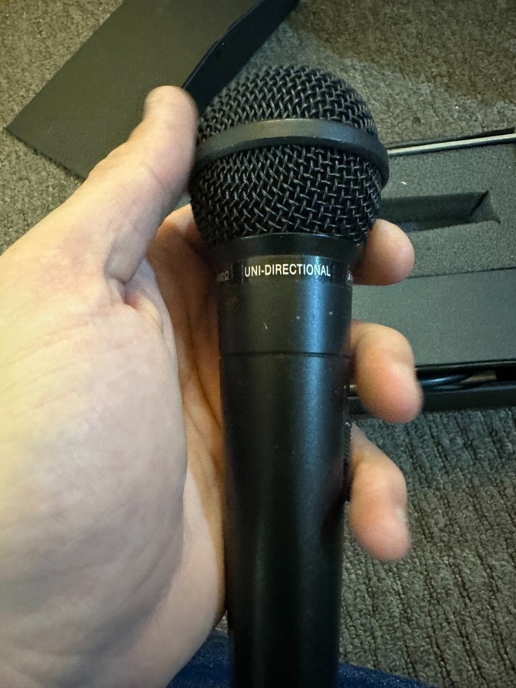 Redback Professional Handheld Unidirectional Dynamic Microphone C0383