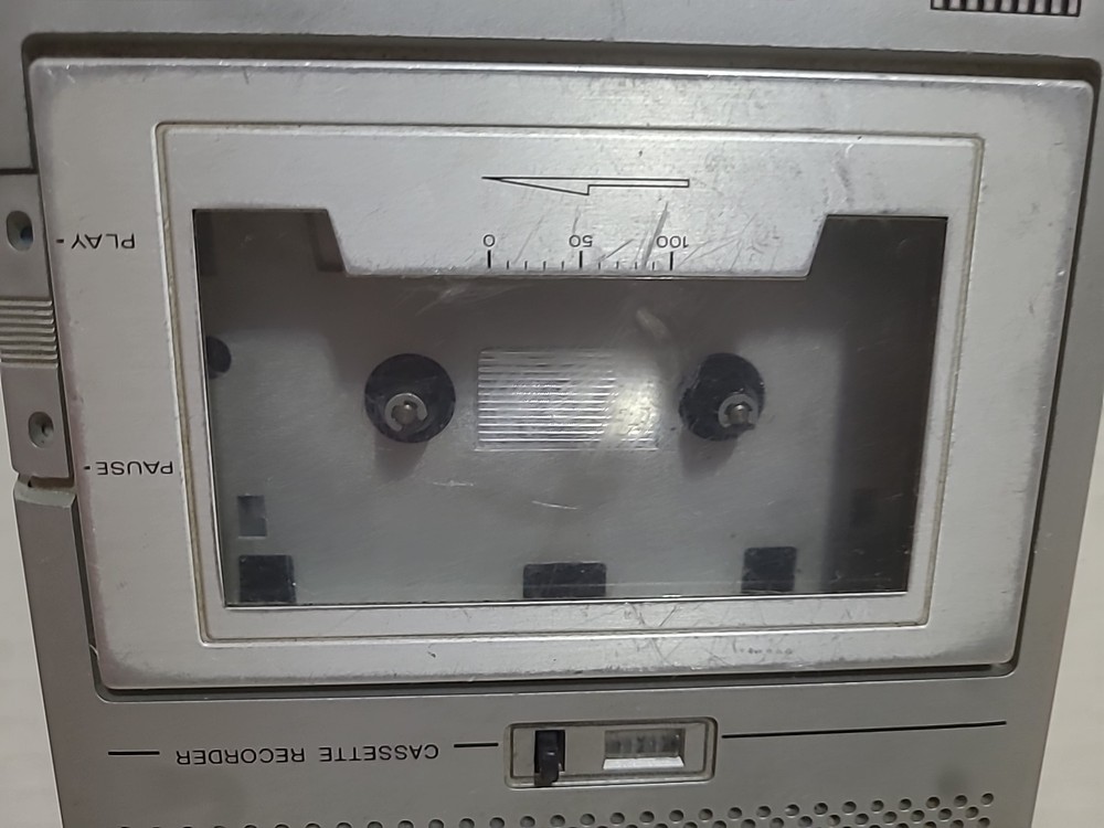 VINTAGE SANYO SLIM 5 CASSETTE RECORDER