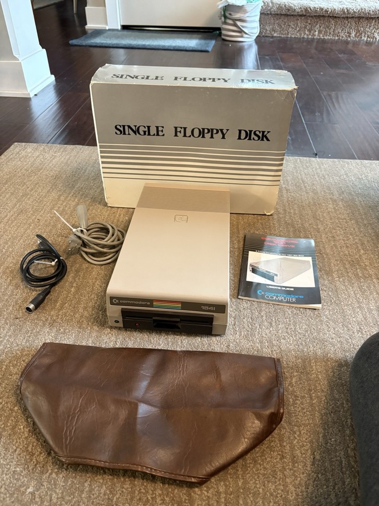 Commodore 1541 Disk Drive Fully tested, cleaned and working Cables & Cover, Box