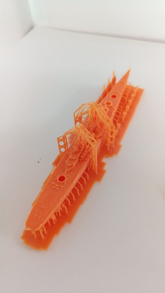 1: 2000 Soviet made Moskva Guided Missile Cruiser