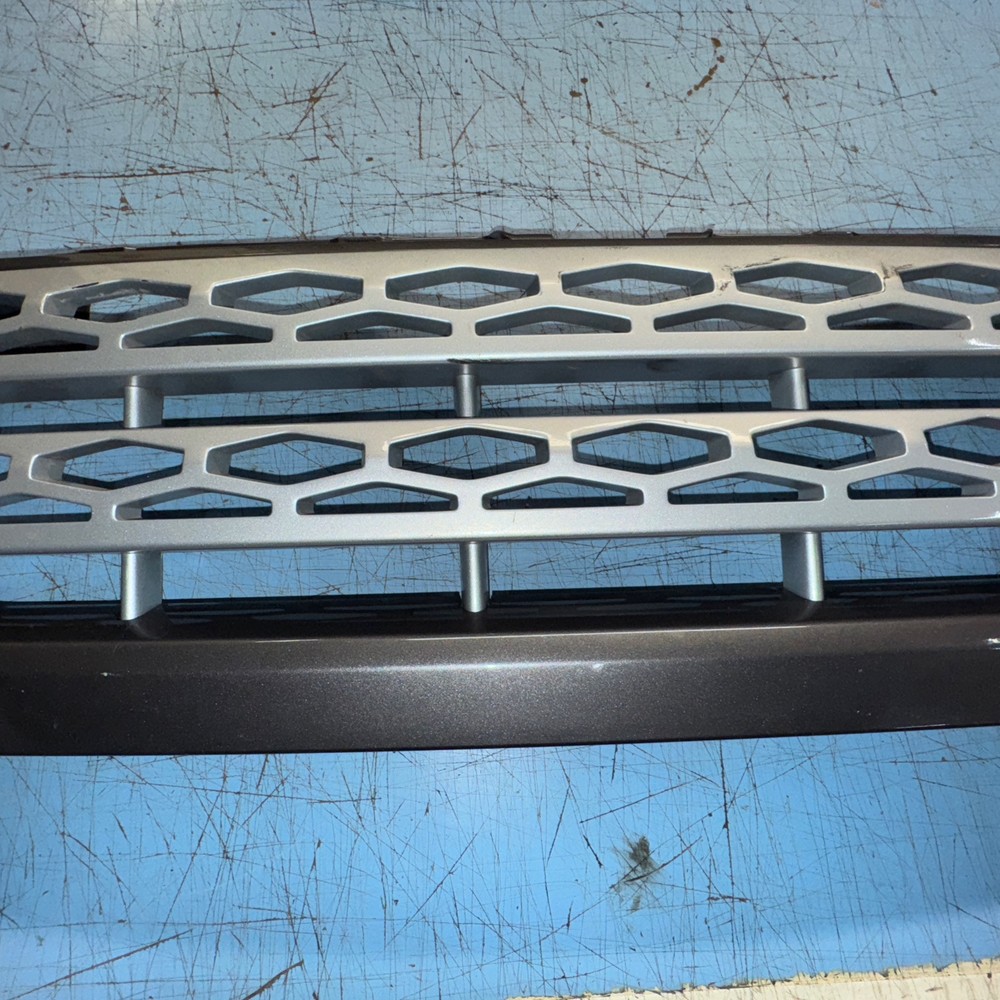 Land Rover Discovery 4 Front grill panel Corris grey paint code 873