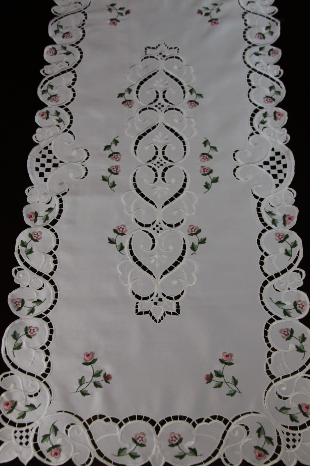 Embroidered Lace Cutwork Placemat Runner Scarf Wedding Party Banquet Event Decor