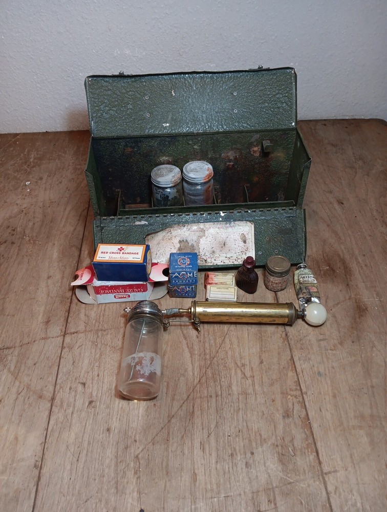 Antique first aid kit Burns Us fire equipment co Sprayer atomizer