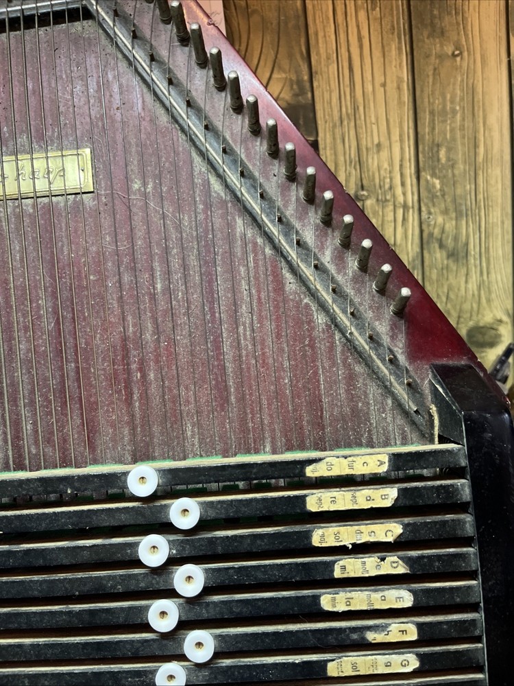 Antique Auto Harp ,very rare.