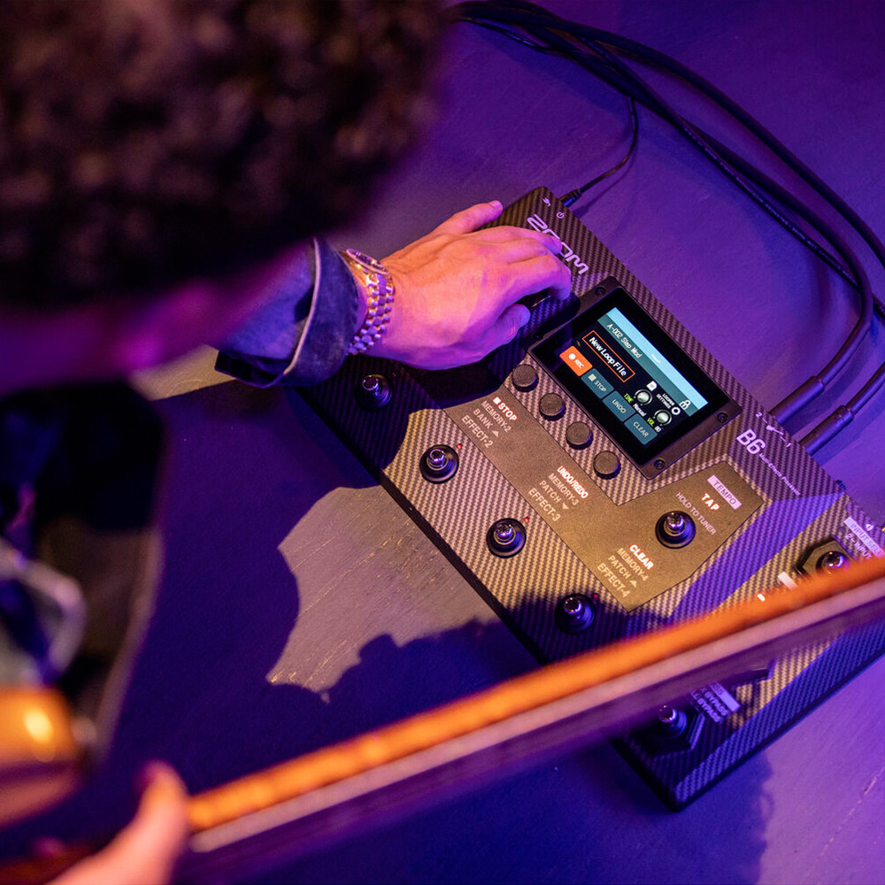 Zoom B6 Bass Multi-Effects Processor for Electric Bass