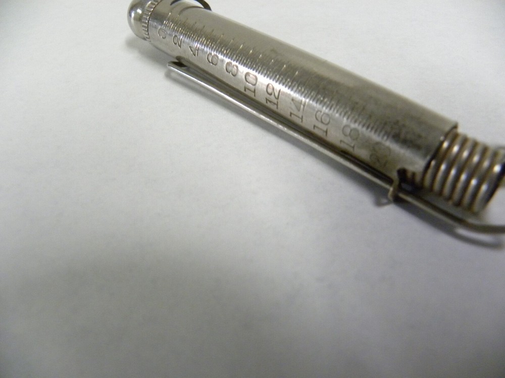 Small Vintage Howe Mfg Co. 20 Lb Pocket Spring Scale (A6)