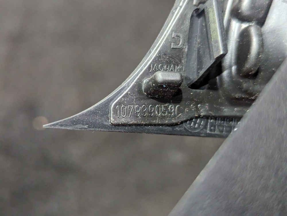 JAGUAR I-PACE X590 CENTRE CONSOLE BRACKET